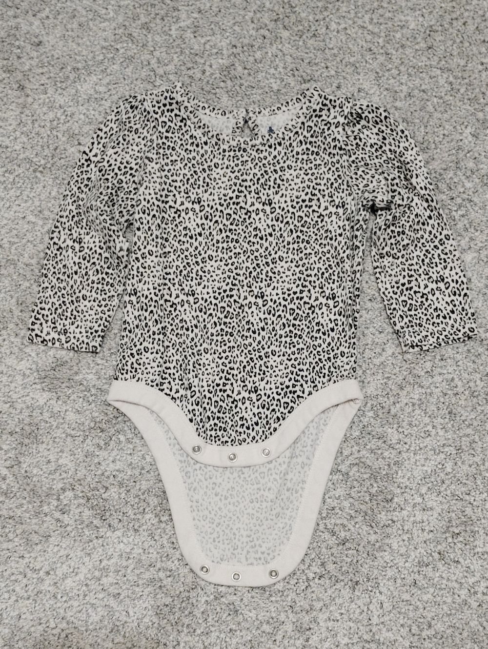 GAP Long-Sleeve Leopard Print Bodysuit - White & Black
